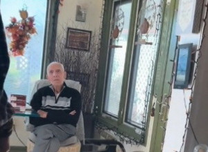 EMOTIVAN SNIMAK KOJI JE RASPLAKAO SVE NA MREŽAMA: Vremešni dekica nije mogao da sakrije suze kad je ugledao njega! (VIDEO)