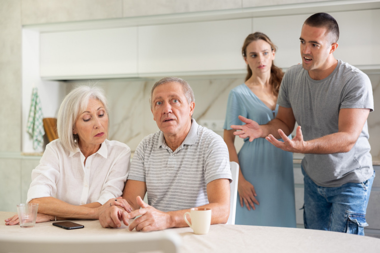 ODLUKA RODITELJA ŠOKIRALA DECU: Evo kome su ostavili milione a sve zbog unučića!