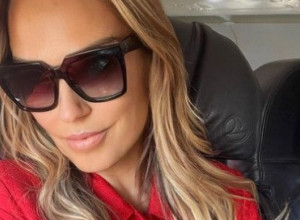 MARIJANA MATEUS U OSKUDNOJ ŽUTOJ HALJINICI: Spremna za doček Nove godine na luksuznoj destinaciji! (FOTO)