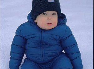 BEBA JE IMITIRALA MAMU PA POSTALA HIT NA MREŽAMA: Urnebesni snimak mališana koji je pogledalo više od 82 miliona ljudi! (VIDEO)