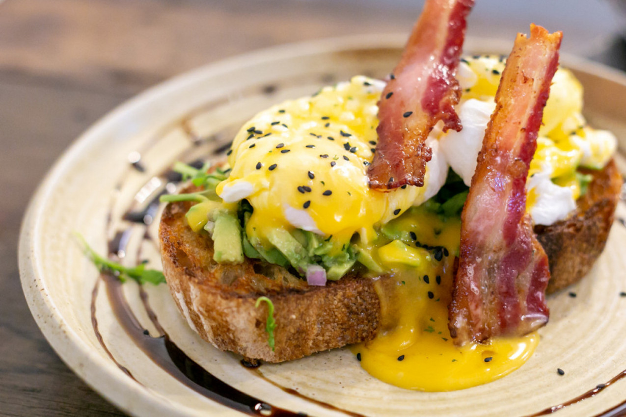 SAVRŠENO SKUVANA JAJA ZA 44 SEKUNDE: Trik koji je zaludeo ljude, ko jednom proba više se ne vraća na staro! (VIDEO)