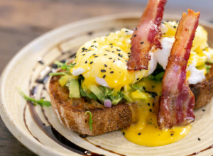 SAVRŠENO SKUVANA JAJA ZA 44 SEKUNDE: Trik koji je zaludeo ljude, ko jednom proba više se ne vraća na staro! (VIDEO)