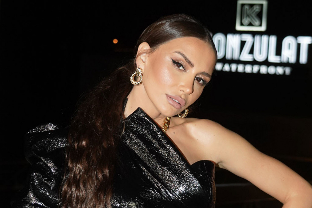 EMINA JAHOVIĆ JE AMAZONKA MODERNOG DOBA: Grmi u haljini leopard printa - izbacila grudi, gola leđa i dubok šlic! (FOTO)