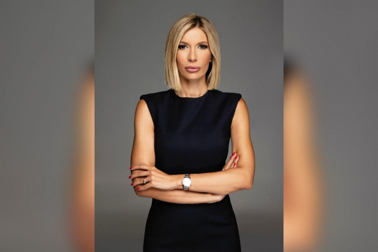 MINJA MILETIĆ RASPALILA MAŠTU: Voditeljka pokazala bujno poprsje u elegantnom novogodišnjem stajlingu! (FOTO)