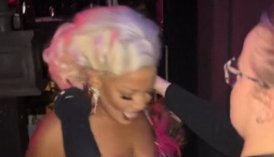 ONO ŠTO SU GLUMICI URADILI U BEKSTEJDŽU OSTAVIĆE VAS BEZ TEKSTA: Sve je trajalo samo 45 sekundi, javnost je ostala u šoku! (VIDEO)