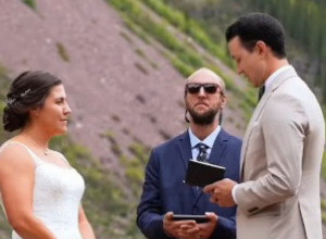 USRED VENČANJA POJAVIO SE NEZVANI GOST: Matičar je zanemeo kad je ugledao, a mladenci su se samo nemo zgledali! (VIDEO)