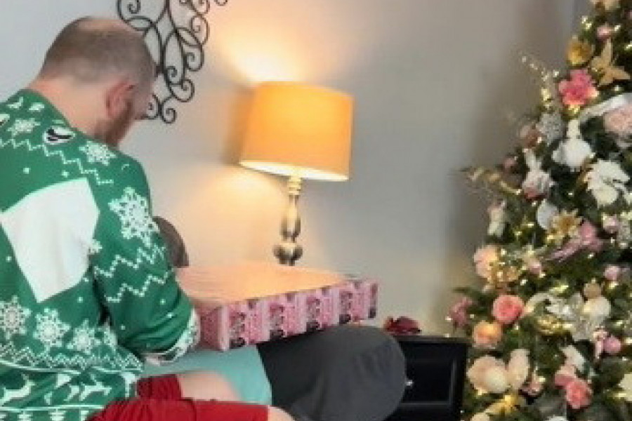 ČEKAO JE NA NJU CELOG ŽIVOTA: Evo šta je ovaj muškarac dobio na poklon posle 37 godina! (VIDEO)