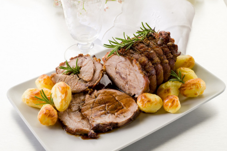 TELETINA SA KROMPIRIMA ZAPEČENA U RERNI: Idealan recept za raskošnu Božićnu trpezu