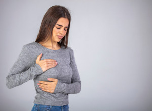 OSETILE STE BOL U GRUDIMA? Ovih 10 stvari mogu uticati na ovakvo stanje, evo šta je znak za uzbunu! (FOTO)