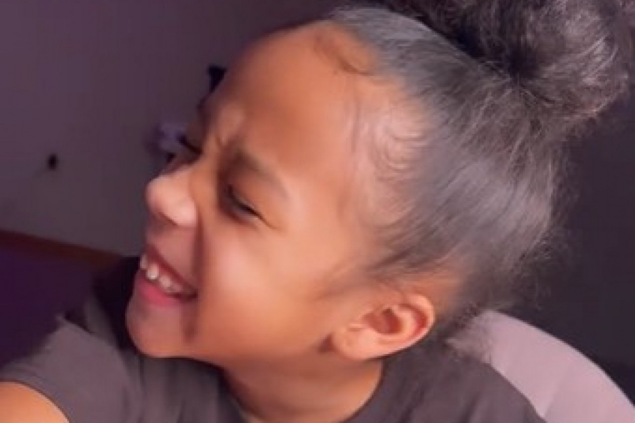 "CENTAR ZA SOCIJALNI RAD BI TREBALO DA VAM UZME DETE": Majka rođendanskim poklonom ćerkici izazvala buru u javnosti (VIDEO)