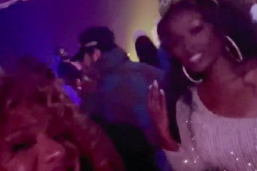 PLESALA JE U KLUBU NI NE SLUTEĆI DA ĆE JOJ TA NOĆ PROMENITI ŽIVOT: Sve se desilo u trenu, kamera je zabeležila ovaj neverovatan momenat (VIDEO)