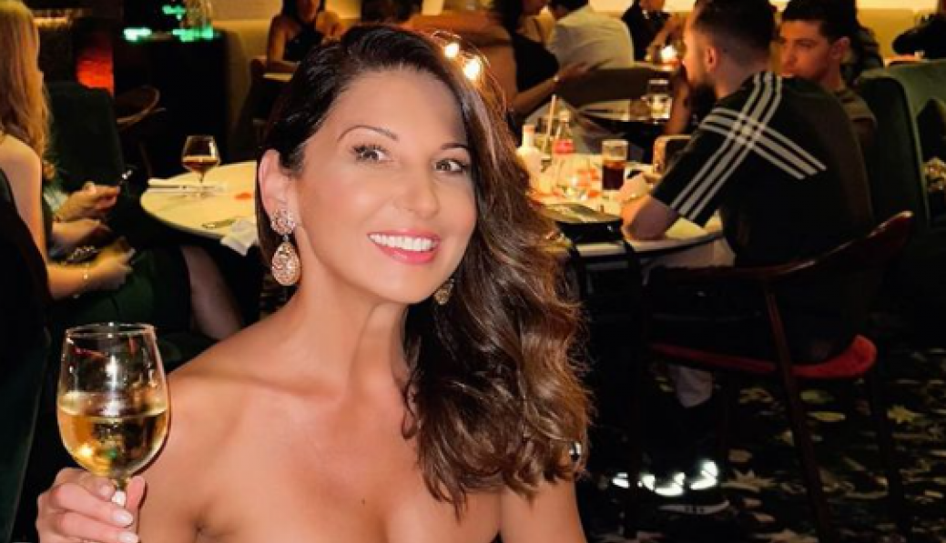 SANJA MARINKOVIĆ POZIRALA U SAKOU NA GOLO TELO: Najzad isplivala istina o plastičnim operacijama, evo odgovora! (FOTO)