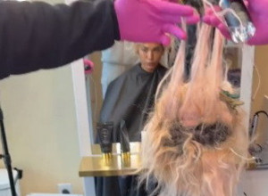 OČAJNA JE DOŠLA U SALON SA UNIŠTENOM KOSOM: Viktorija je u suzama molila za pomoć dok su frizeri u šoku gledali šta joj je to na glavi! (VIDEO)