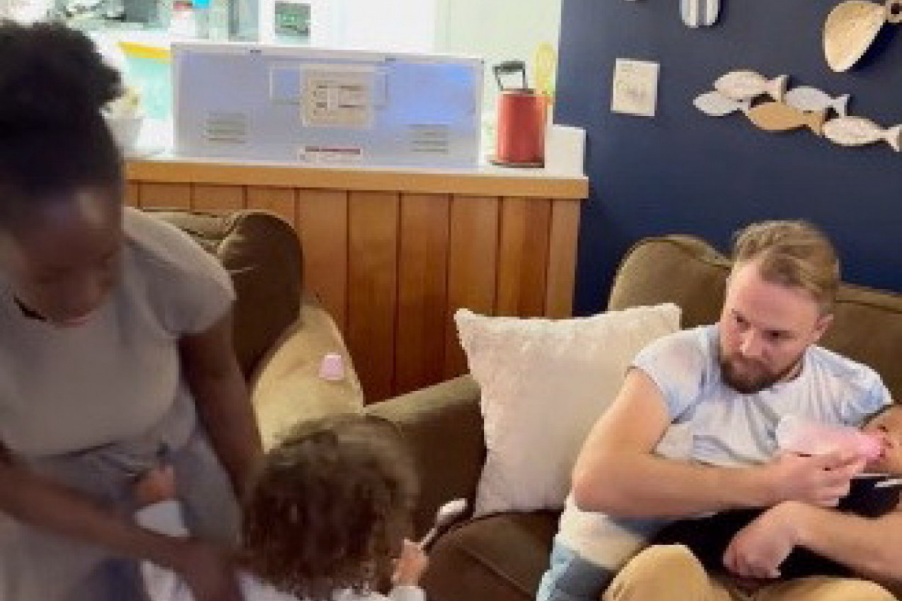 OVO JE NAJVEĆA TRAUMA SVAKOG RODITELJA: Dete je ručalo, a onda je nastala drama zbog koje su pretrnuli od straha (VIDEO)