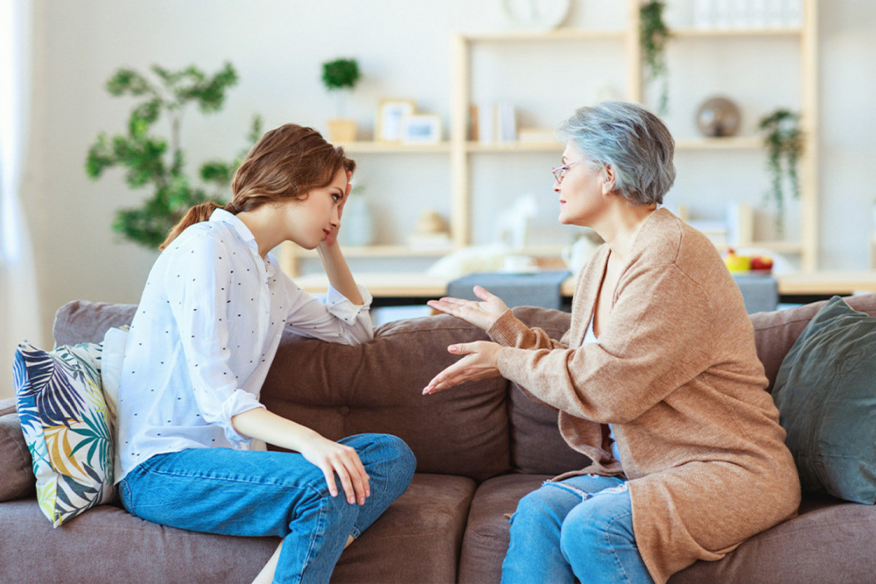 SVEKRVU UŽASNO NERVIRAJU VELIKE GRUDI NJENE SNAJE: "Optužila me je da su mi spuštene, a onda je vrisnula kad je videla moju fotografiju u toplesu!"