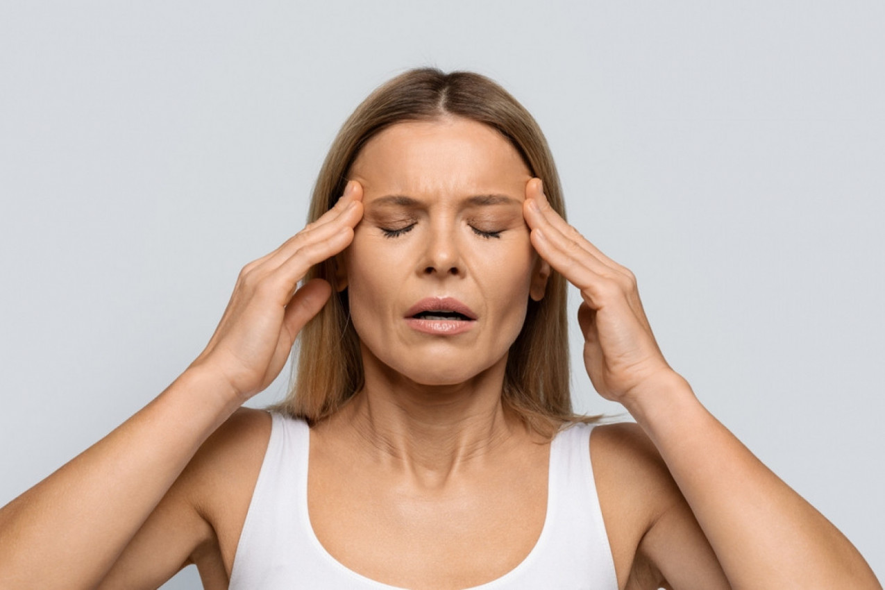 ZNACI KOJI POKAZUJU DA JE VAŠA GLAVOBOLJA OPASNA: Ukoliko imate neki od ovih 5 simptoma, odmah zatražite lekarsku pomoć! (FOTO)