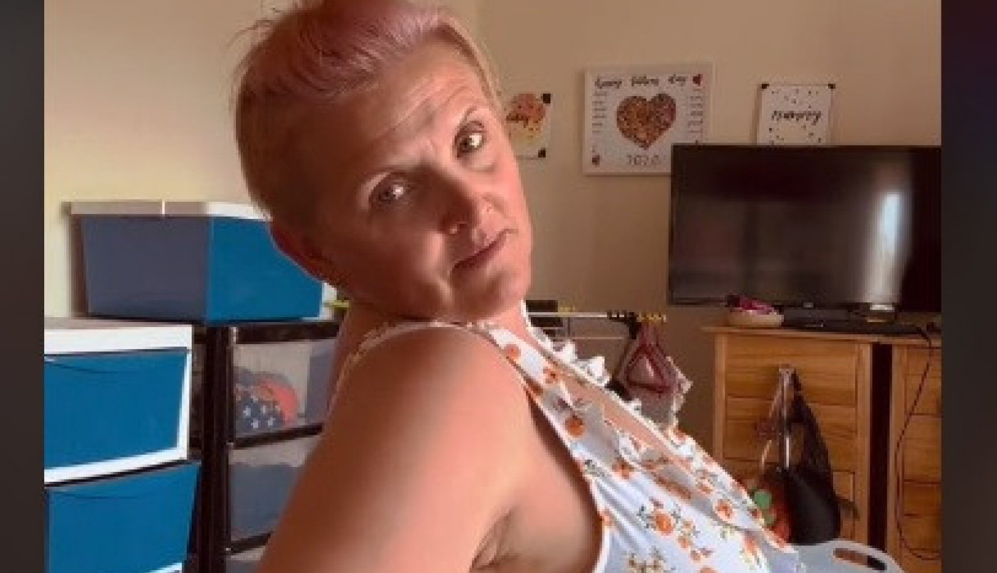 ZA 20 GODINA BILA JE TRUDNA ČAK 15 PUTA: Ima 12 dece i nema nameru da stane! (VIDEO)