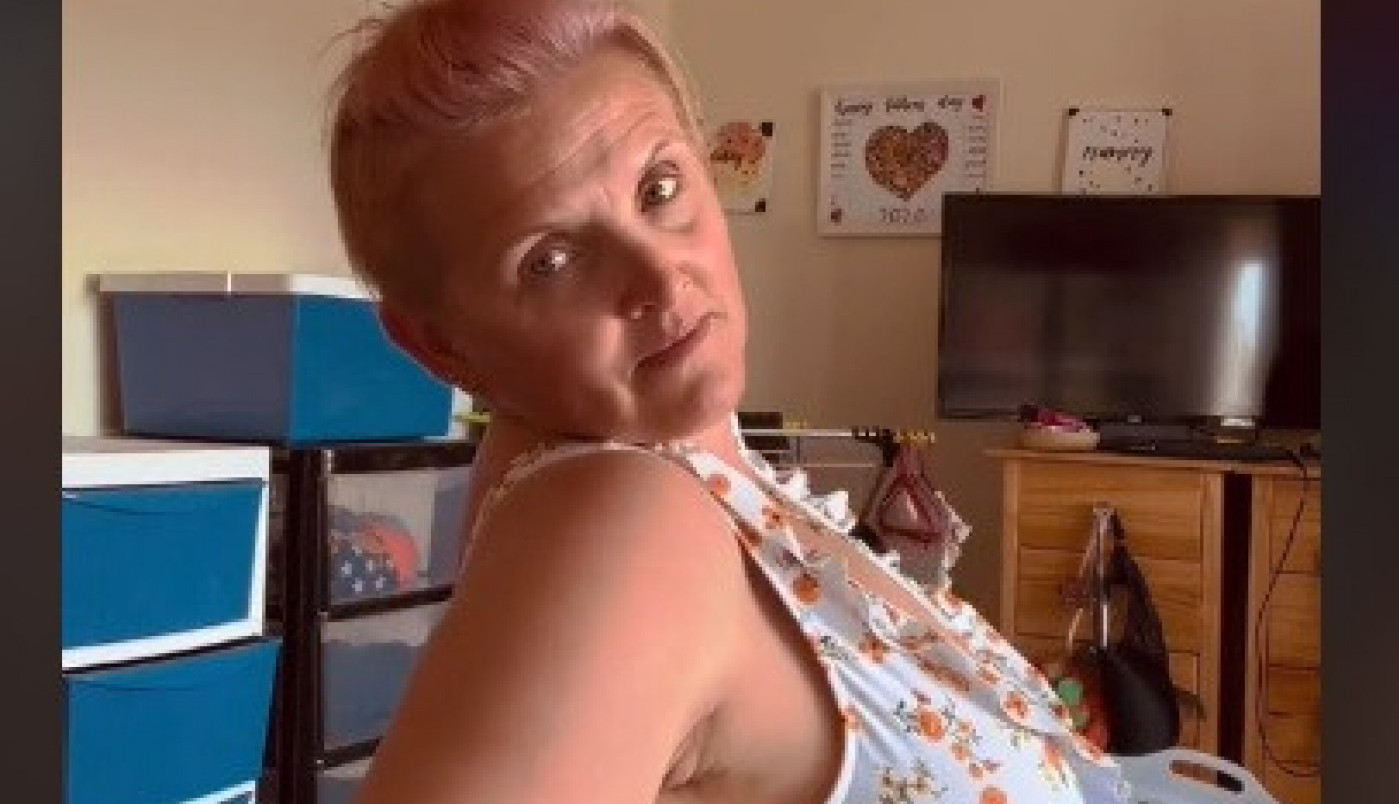 ZA 20 GODINA BILA JE TRUDNA ČAK 15 PUTA: Ima 12 dece i nema nameru da stane! (VIDEO)