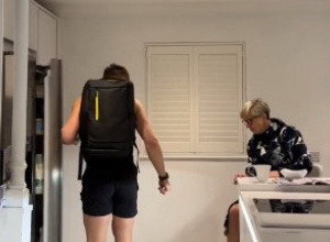 OBUO JE ŠTIKLE, ŽELEĆI DA VIDI MAJČINU REAKCIJU: Tiktoker ostao šokiran, ovako nešto nije očekivao! (VIDEO)