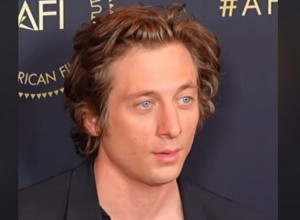 NAIZGLED OBIČAN MLADIĆ IZ KOMŠILUKA, A KADA VIDITE NJEGOVO TELO BIĆETE U NEVERICI: Dame ne skidaju pogled sa novog holivudskog zavodnika, evo zbog čega (VIDEO)