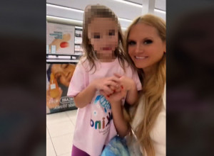 ŠESTOGODIŠNJOJ ĆERKI DALA 350 EVRA ZA KOZMETIKU: Mamu osudili da se neprimereno ponaša, njen odgovor je sve iznenadio (VIDEO)