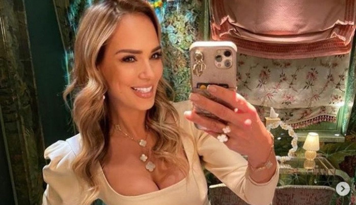 MARIJANA MATEUS LUMPOVALA S CECOM RAŽNATOVIĆ U KAFANI: Dubokim dekolteom i golim stomakom prkosila minusu, muškarci na aparatima! (FOTO)