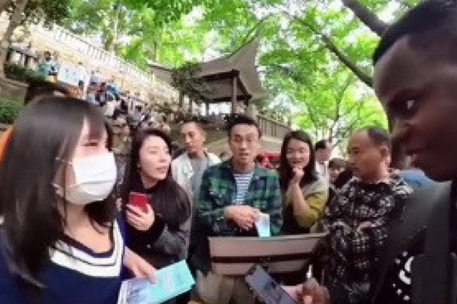 DOŠAO JE U KINU DA TRAŽI ŽENU: Nije ni slutio šta će mu ponuditi nasred ulice (VIDEO)