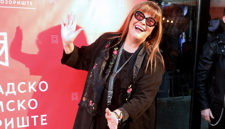 Ne živim od uspomena i nemam vremena da se osvrnem unazad, to je gubljenje vremena i rasipanje snage.