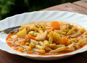 STARINSKI RECEPT ZA BORANIJU SA PILETINOM: Dinstana i bez zaprške, ovako spremljenu voleće je i oni koji nisu ljubitelji tradicionalne kuhinje!