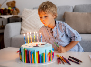 DONEO JE BRATU TORTU ZA ROĐENDAN: Kad je slavljenik ugasio svećicu, usledio je neočekivani gest (VIDEO)