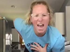 ONA NE NOSI DONJI VEŠ: Svoju odluku je objasnila na vrlo neobičan način! (FOTO+VIDEO)