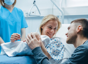 ISPOVEST ŽENE O MUKAMA TOKOM POROĐAJA: "Rekla mi je da sam glupača pa sam je momentalno izbacila iz sale!" (FOTO)