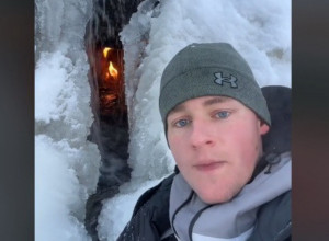 ZAVIRIO JE U ZALEĐENU PUKOTINU I UGLEDAO NEVEROVATNU POJAVU: Prizor će vas ostaviti bez teksta (VIDEO)