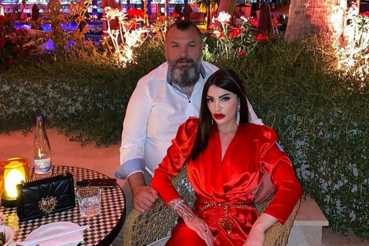 MISICA PROMENILA LIČNI OPIS PA SE RAZVELA: Nakon luksuznog venčanja izbrisala Miroslava iz života (FOTO)