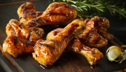 PILEĆI BATACI U MARINADI SA MEDOM I SENFOM: Evo kako da meso iz rerne bude sočno (FOTO)
