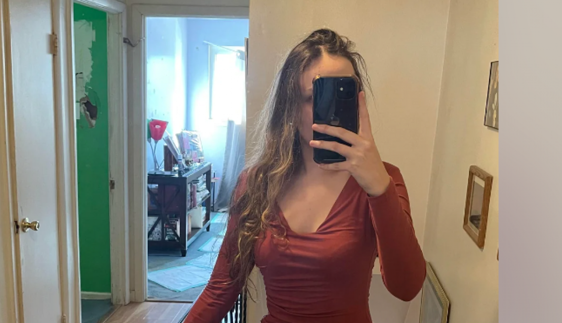 OVA HALJINA JE IZAZVALA ŽUSTRU DEBATU NA INTERNETU: Devojka je otkrila za koju priliku je želela da je obuče, svi su bili zgranuti (FOTO)