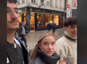 UMESTO DEVOJKE JE GRLIO PROLAZNIKE: Urnebesna reakcija ljudi nasmejala je sve na mrežama! (VIDEO)