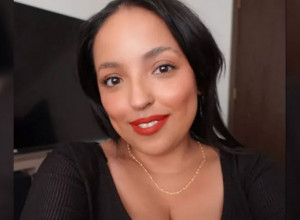 PRIMETILA JE DA JE SVI ČUDNO GLEDAJU NA POSLU: Kada se pogledala u ogledalo, šokirala se sramotnim prizorom (VIDEO)