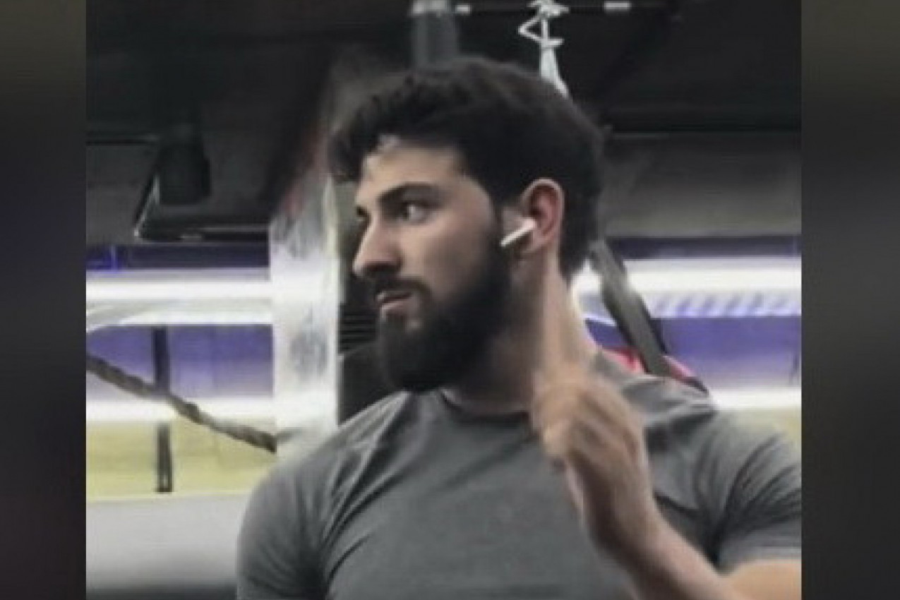 MUŠKARAC JE UŠETAO U TERETANU I OSTAVIO BEZ TEKSTA ČAK I MUŠKARCE: Ono što je uradio niko nije mogao ni da nasluti (VIDEO)