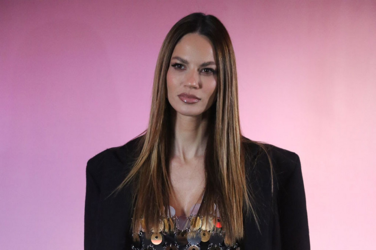 DANIJELA DIMITROVSKA OTKRILA NEOBJAVLJENE FOTOGRAFIJE: Ovo joj je omiljena boja, a suknja nikad kraća! (FOTO)