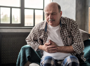 OVI SIMPTOMI UKAZUJU NA BOLEST JETRE:  Obratite pažnju na svoje lice, ova promena je alarm!