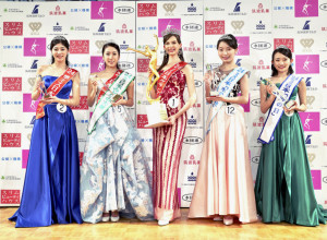 MIS JAPANA PRIMORANA DA SE ODREKNE TITULE: Lepotica umešana u nezapamćeni skandal! (FOTO)