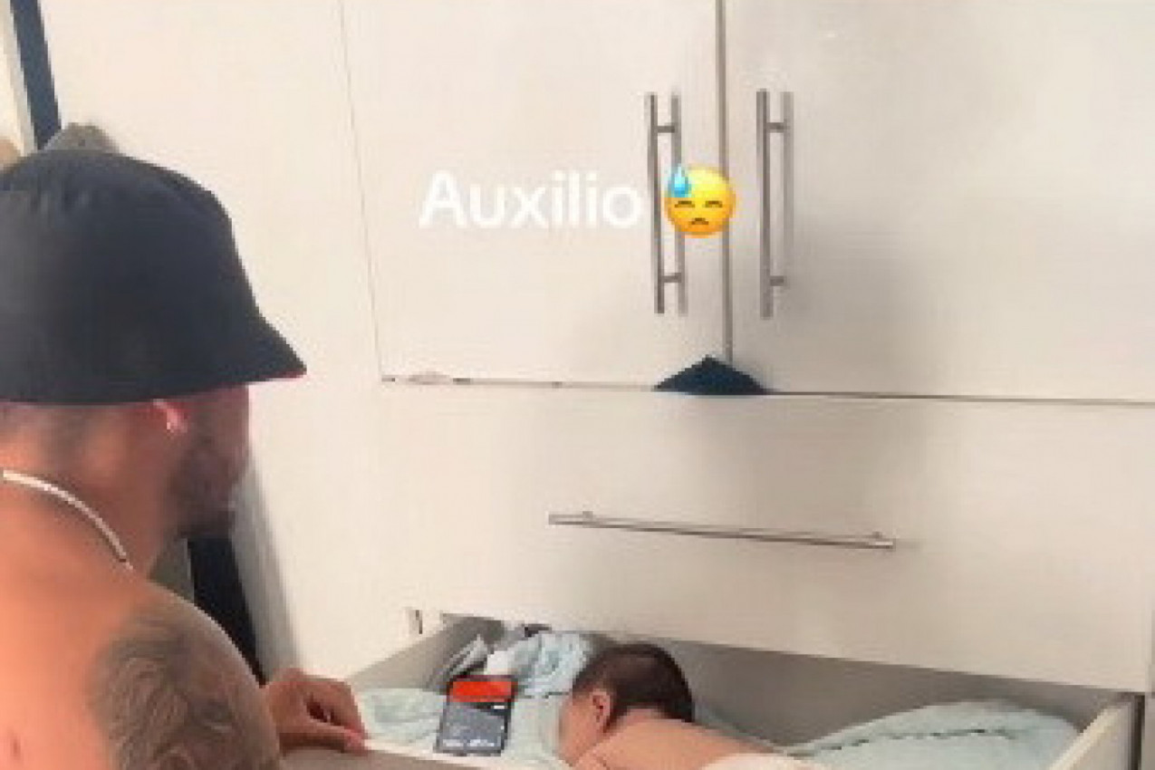 TATA JE ŽELEO DA USPAVA BEBU: Njegov potez šokirao je ljude na mrežama, a poručili su mu samo jedno! (VIDEO)