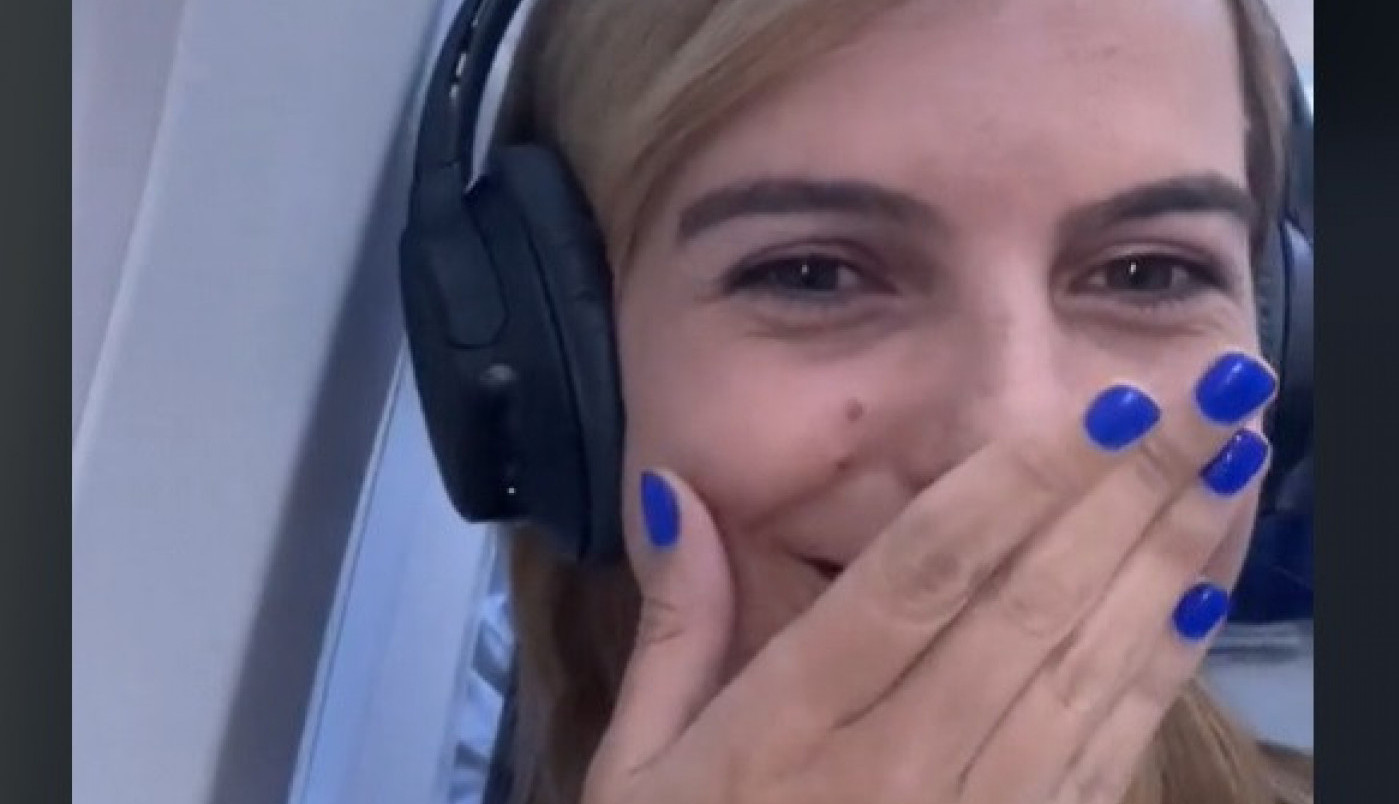 POSLALA JE PORUKU SLATKOM MOMKU: Nije se nadala onome što je usledilo, njegov odgovor ju je potpuno iznenadio! (VIDEO)