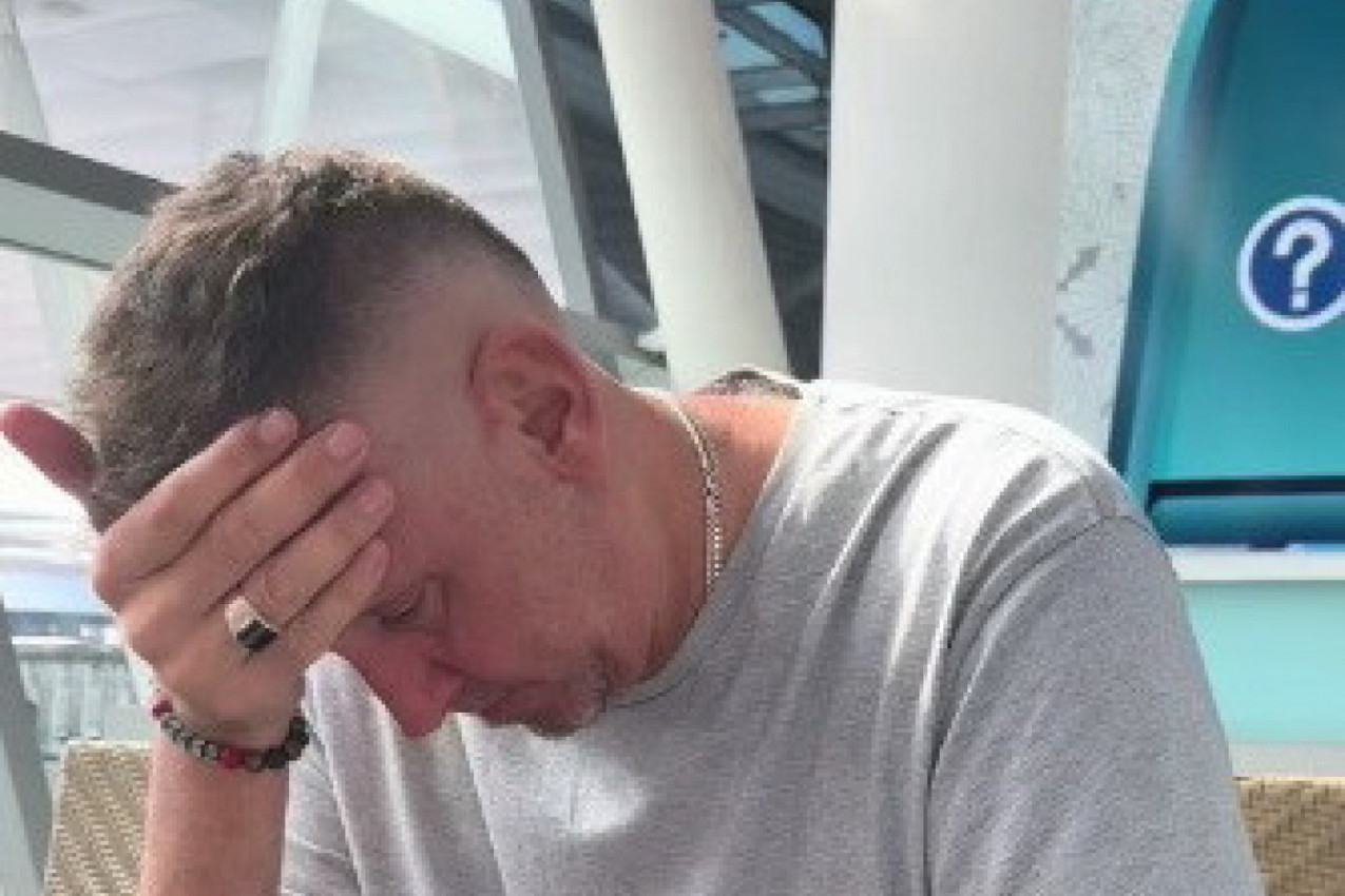 KRENULI SU AVIONOM SA LETOVANJA PA PRIMETILI DA IM NEMA DOKUMENTARA: Na aerodromu je usledila drama, ovakvom raspletu se niko nije nadao (VIDEO)