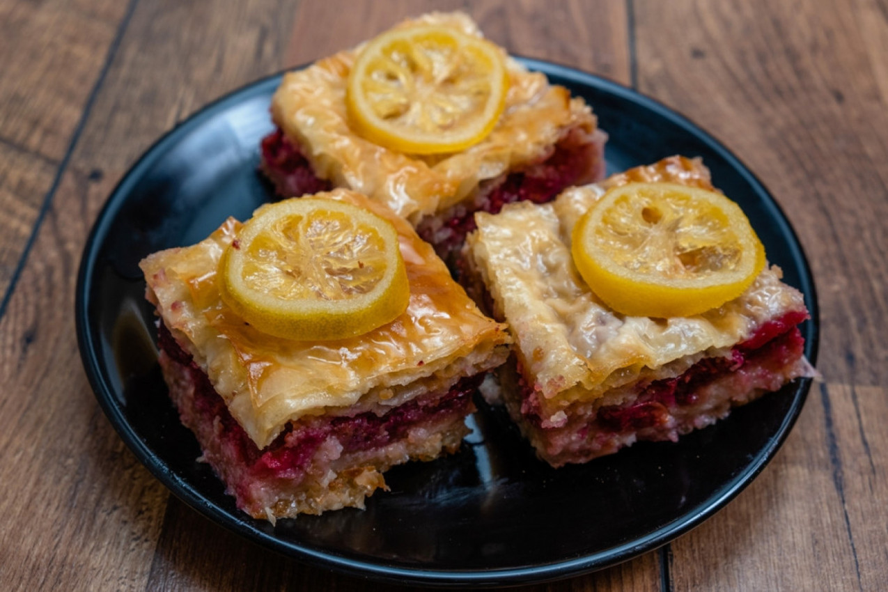 EGZOTIČNA POSLASTICA: Baklava sa višnjama, recept koji mami sva čula!