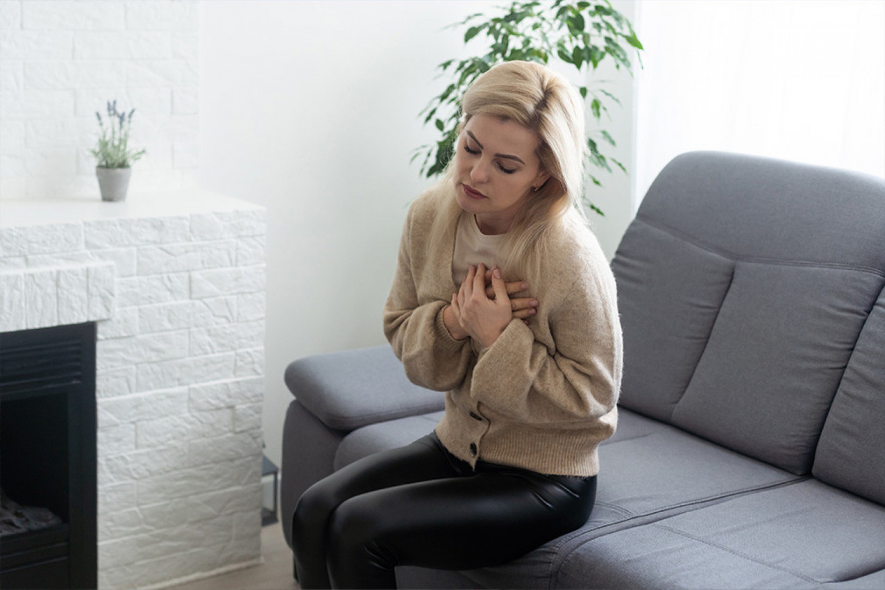 SUPTILNI ZNAK SRČANOG UDARA KOJI JE ČESTO NEOPRAVDANO ZANEMAREN: Mnogi ga mešaju sa lošim varenjem (FOTO)