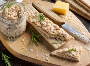 KAKO DA SAMI NAPRAVITE ZDRAVU PAŠTETU: Domaći namaz od tunjevine bez konzervansa i hemije!
