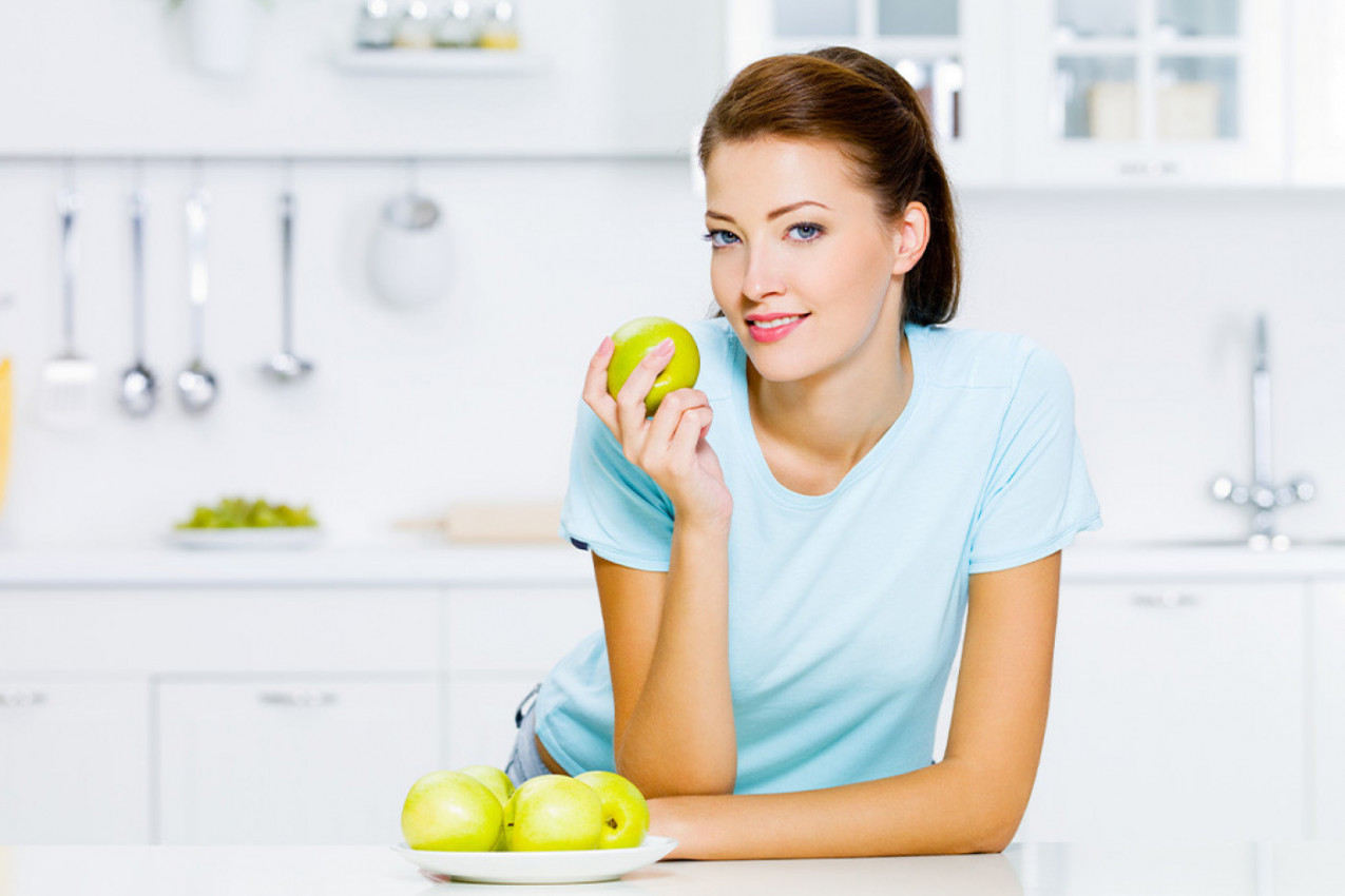 ZBOG RAKA DEBELOG CREVA UMIRU I MLADI: Lekar otkriva 4 namirnice koje mogu da smanje rizik od oboljevanja (VIDEO)