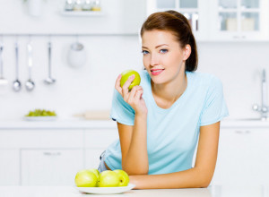 ZBOG RAKA DEBELOG CREVA UMIRU I MLADI: Lekar otkriva 4 namirnice koje mogu da smanje rizik od oboljevanja (VIDEO)